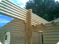 Construction en bois en rondins empils